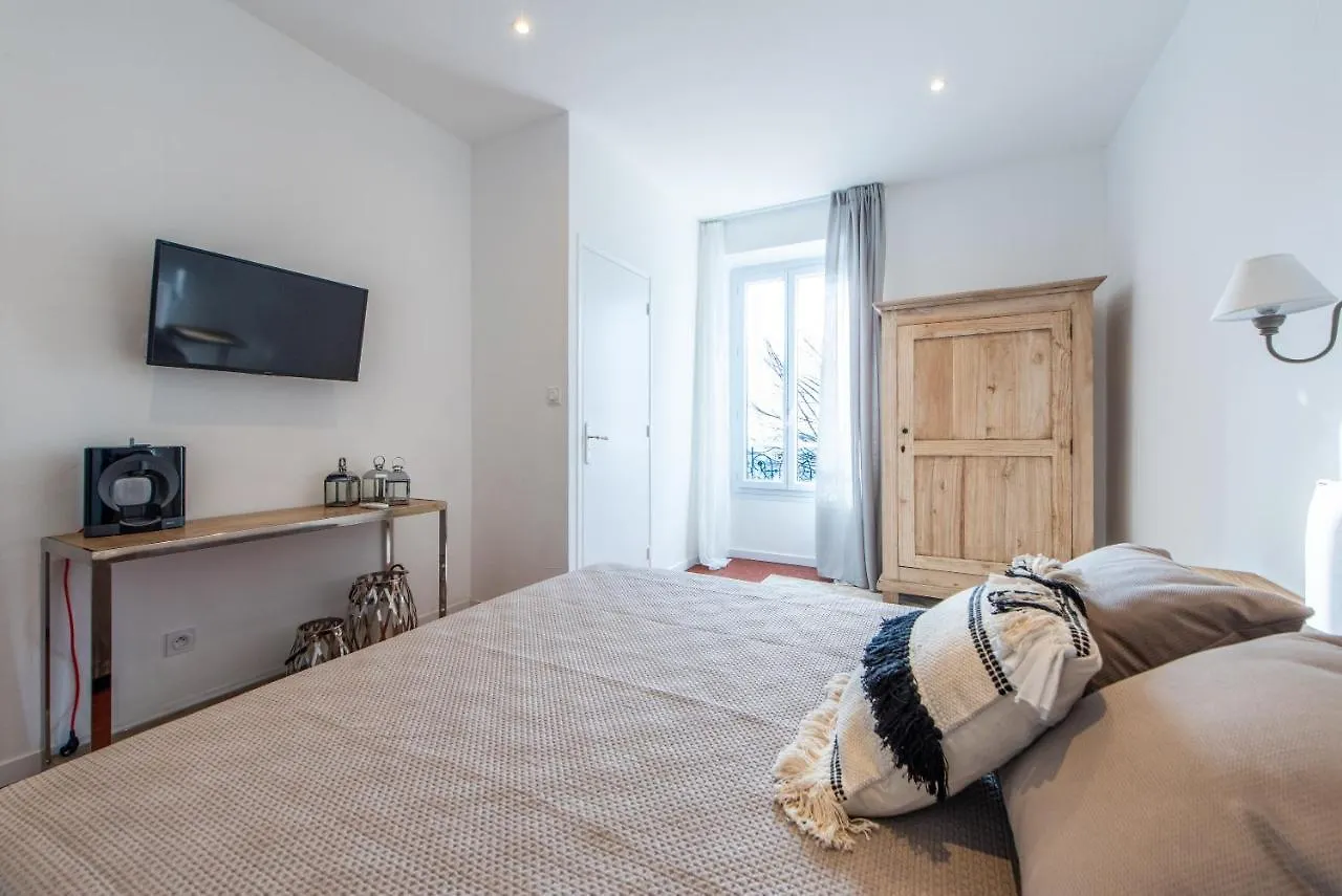 Chambres Lougolin Grasse 3*,  France